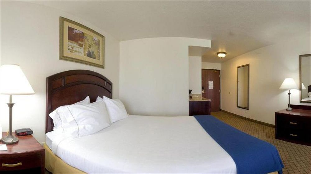 Holiday Inn Express & Suites Le Mars By Ihg Exterior photo