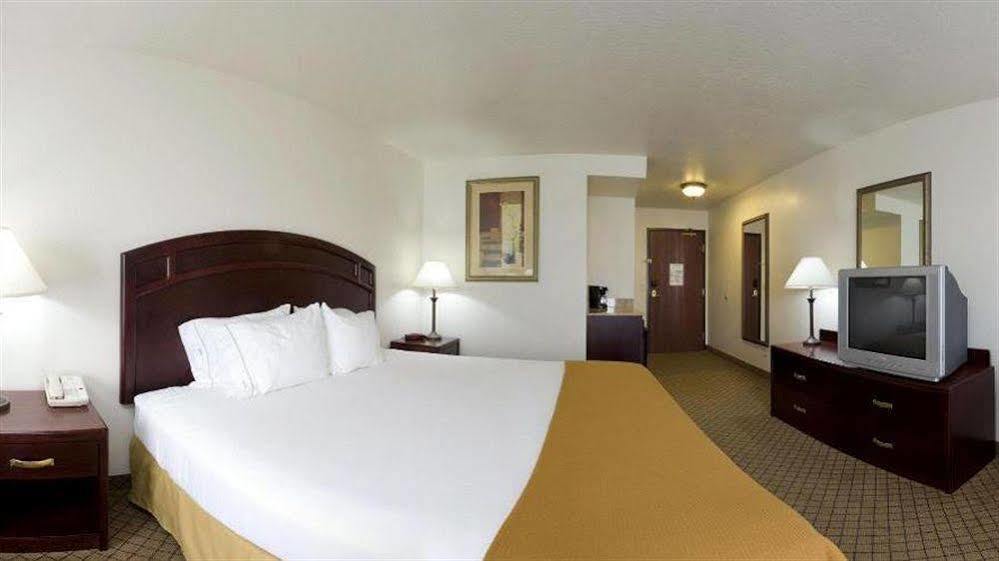 Holiday Inn Express & Suites Le Mars By Ihg Exterior photo