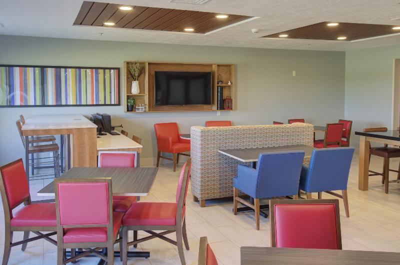Holiday Inn Express & Suites Le Mars By Ihg Exterior photo